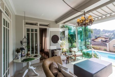 Casa de condomínio à venda com 540m², 5 quartos e 6 vagasVaranda