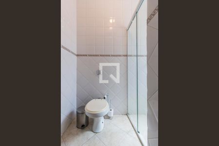 Casa de condomínio à venda com 540m², 5 quartos e 6 vagasBanheiro de serviço