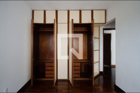 Apartamento para alugar com 81m², 2 quartos e 1 vaga Apartamento para alugar com 81m², 2 quartos e 1 vagaQuarto 2 - Armários