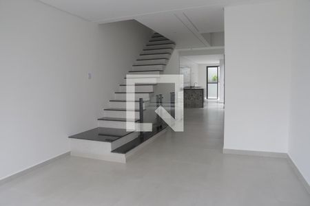 Escada 02 de casa à venda com 4 quartos, 170m² em Chácara Inglesa, São Paulo