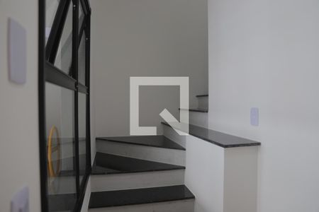 Escadas 01 de casa à venda com 4 quartos, 170m² em Chácara Inglesa, São Paulo