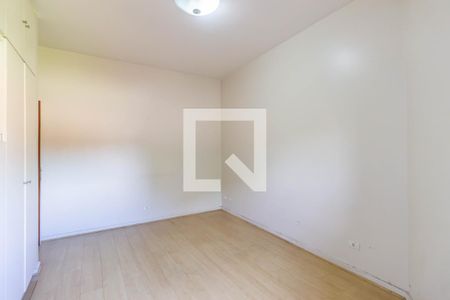 Casa à venda com 393m², 4 quartos e 6 vagasQuarto 2