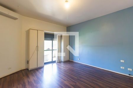 Casa à venda com 393m², 4 quartos e 6 vagasSuíte 2