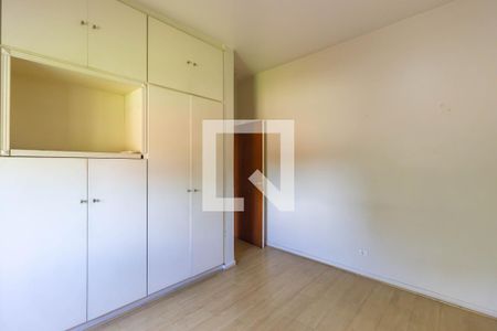 Casa à venda com 393m², 4 quartos e 6 vagasQuarto 2