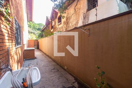 Casa à venda com 393m², 4 quartos e 6 vagasCorredor