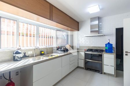 Casa à venda com 393m², 4 quartos e 6 vagasCozinha