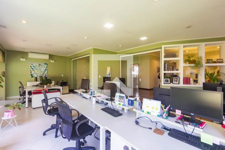 Casa à venda com 393m², 4 quartos e 6 vagasSala