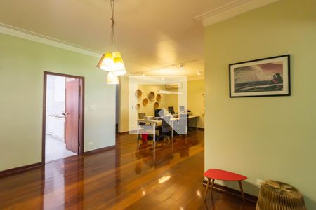 Casa à venda com 393m², 4 quartos e 6 vagasSala