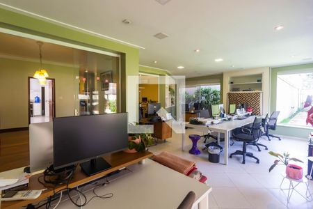 Casa à venda com 393m², 4 quartos e 6 vagasSala