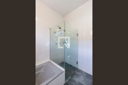 Casa à venda com 393m², 4 quartos e 6 vagasBanheiro da Suíte 2