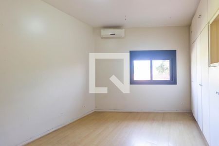 Casa à venda com 393m², 4 quartos e 6 vagasQuarto 2