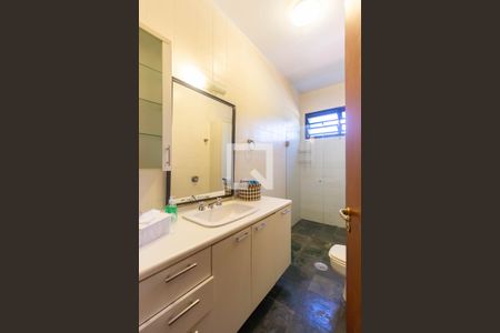 Casa à venda com 393m², 4 quartos e 6 vagasBanheiro