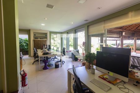 Casa à venda com 393m², 4 quartos e 6 vagasSala