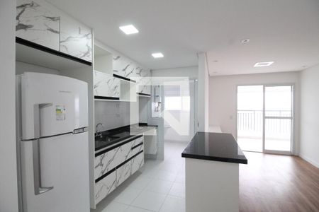 Sala/Cozinha de apartamento para alugar com 3 quartos, 82m² em Vila Guilhermina, São Paulo