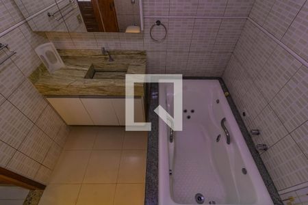 Casa à venda com 180m², 3 quartos e 2 vagasBanheiro