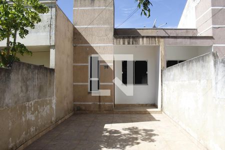 Fachada de casa para alugar com 2 quartos, 49m² em Jardim Algarve, Viamão