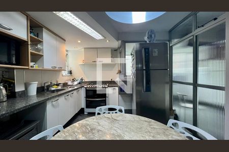 Apartamento à venda com 210m², 5 quartos e 2 vagasCozinha 