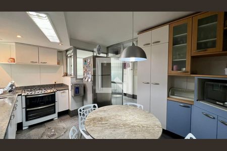 Apartamento à venda com 210m², 5 quartos e 2 vagasCozinha 