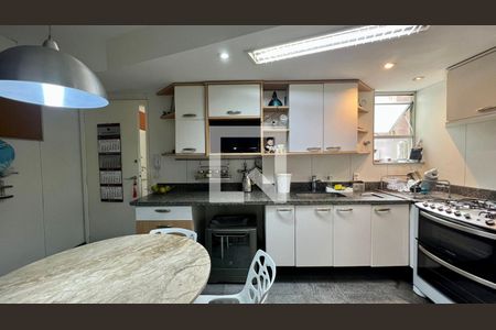 Apartamento à venda com 210m², 5 quartos e 2 vagasCozinha 