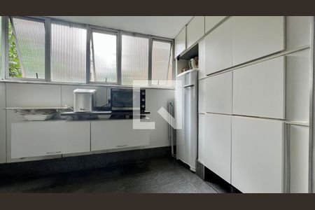 Apartamento à venda com 210m², 5 quartos e 2 vagasCozinhaÁrea de Serviço