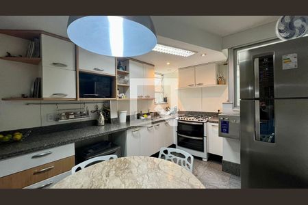 Apartamento à venda com 210m², 5 quartos e 2 vagasCozinha 