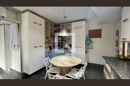 Apartamento à venda com 210m², 5 quartos e 2 vagasCozinha 