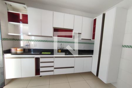 Casa à venda com 120m², 3 quartos e 1 vaga Casa à venda com 120m², 3 quartos e 1 vagaCozinha - Armários