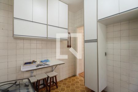 Casa à venda com 250m², 4 quartos e 2 vagasCozinha 
