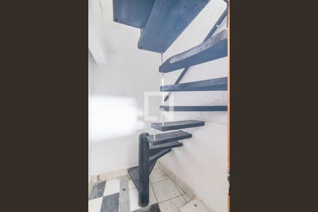 Escada da Entrada de kitnet/studio para alugar com 1 quarto, 35m² em Vila Mazzei, Santo André