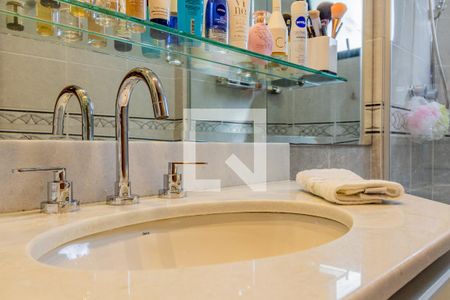 Apartamento à venda com 164m², 4 quartos e 4 vagasBanheiro da Suíte 2