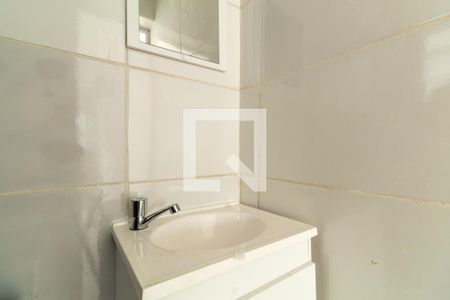 Banheiro de kitnet/studio para alugar com 0 quarto, 16m² em Vila Barros, Guarulhos