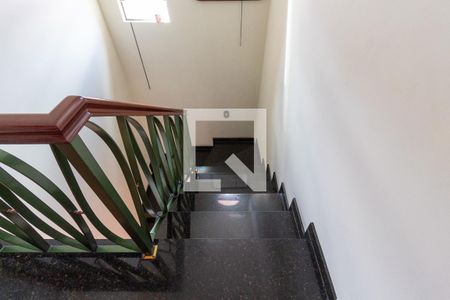 Casa à venda com 360m², 4 quartos e 4 vagasEscada