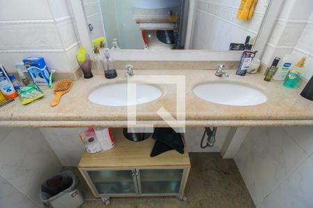 Apartamento à venda com 136m², 3 quartos e sem vagaBanheiro