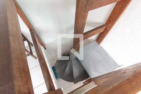 Escada de casa para alugar com 1 quarto, 40m² em Jardim Danfer, São Paulo