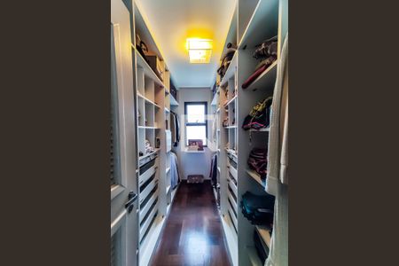 Apartamento à venda com 198m², 3 quartos e 3 vagasCloset Suíte 1