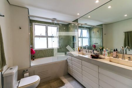 Apartamento à venda com 198m², 3 quartos e 3 vagasBanheiro Suíte 1