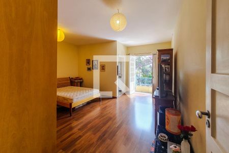 Casa à venda com 310m², 3 quartos e 3 vagasQuarto 1 Suite