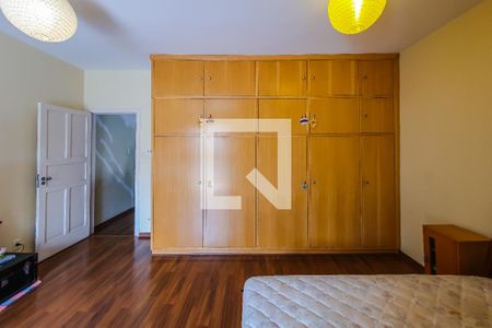 Casa à venda com 310m², 3 quartos e 3 vagasQuarto 1 Suite