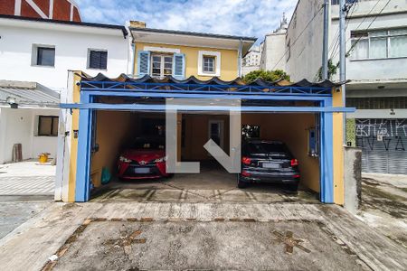 Casa à venda com 310m², 3 quartos e 3 vagasFachada