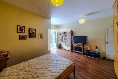 Casa à venda com 310m², 3 quartos e 3 vagasQuarto 1 Suite