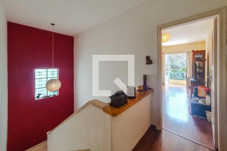 Casa à venda com 310m², 3 quartos e 3 vagasEscada