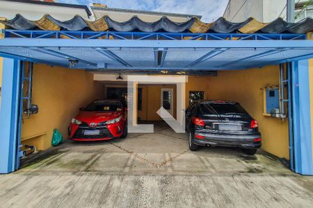 Casa à venda com 310m², 3 quartos e 3 vagasFachada