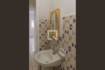 Casa para alugar com 70m², 2 quartos e 2 vagas Casa para alugar com 70m², 2 quartos e 2 vagasBanheiro
