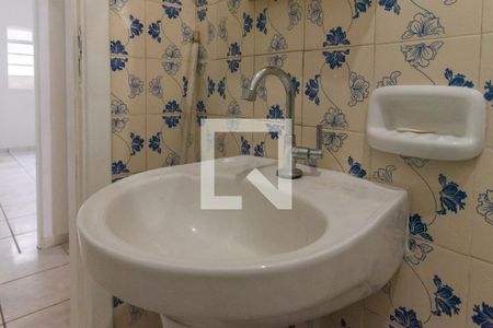 Casa para alugar com 70m², 2 quartos e 2 vagas Casa para alugar com 70m², 2 quartos e 2 vagasBanheiro