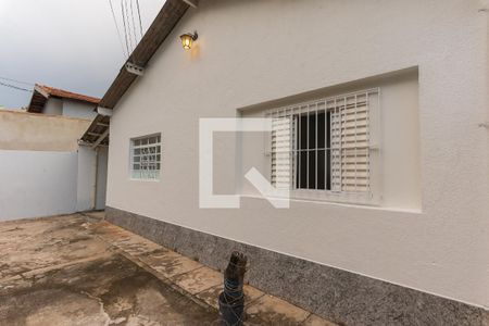 Casa para alugar com 70m², 2 quartos e 2 vagas Casa para alugar com 70m², 2 quartos e 2 vagasFachada