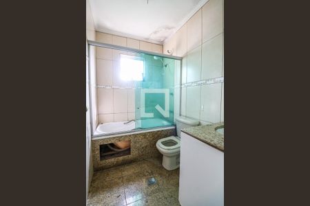 Apartamento à venda com 170m², 4 quartos e 2 vagas Apartamento à venda com 170m², 4 quartos e 2 vagasBanheiro da Suíte