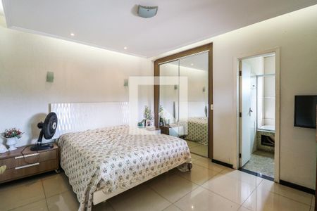 Apartamento à venda com 170m², 4 quartos e 2 vagas Apartamento à venda com 170m², 4 quartos e 2 vagasSuíte