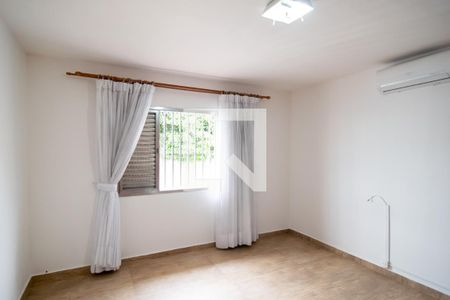 Quarto 1 de casa para alugar com 2 quartos, 180m² em Jardim Aeroporto, São Paulo