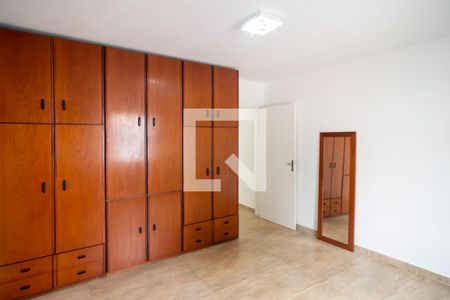 Quarto 1 de casa para alugar com 2 quartos, 180m² em Jardim Aeroporto, São Paulo