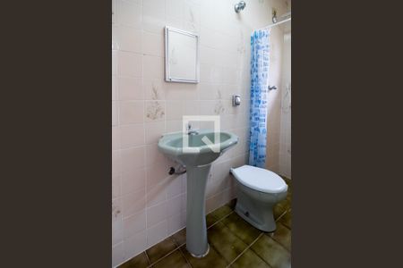 Casa para alugar com 180m², 2 quartos e 2 vagas Casa para alugar com 180m², 2 quartos e 2 vagasBanheiro Edícula